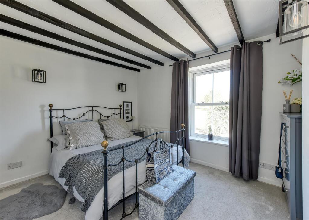 62 Sedgley Road-bed1a.jpg