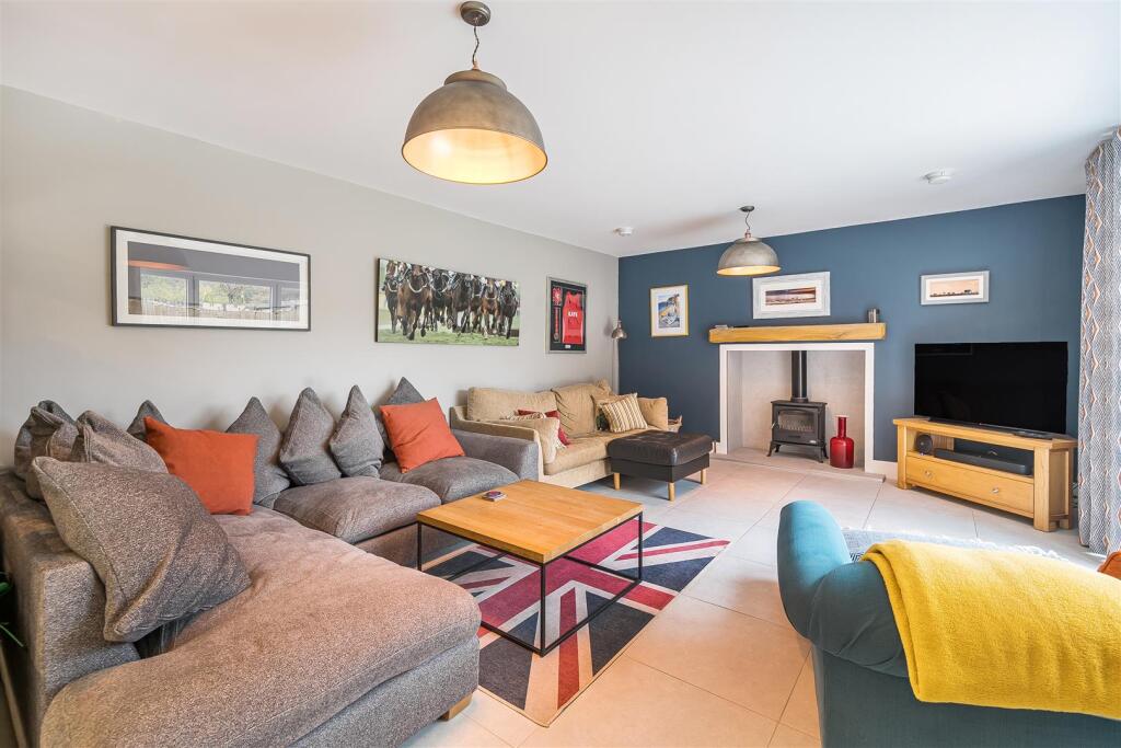 15a Brackley Road, Silverstone (18).jpg