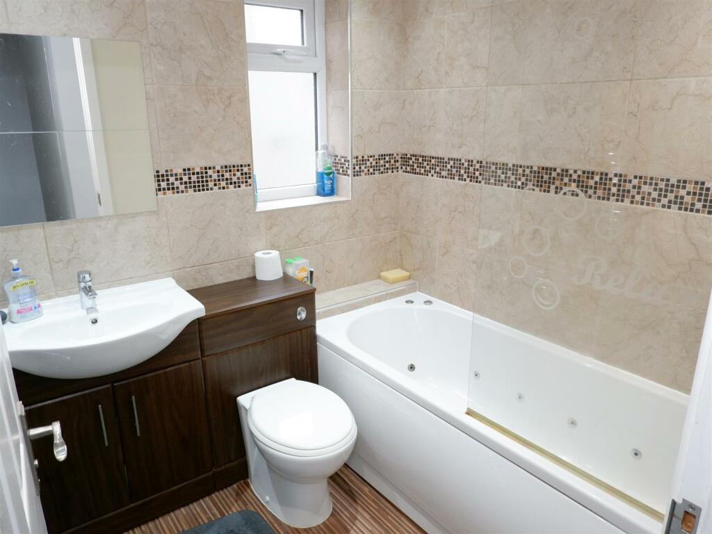First Floor Bathroom: