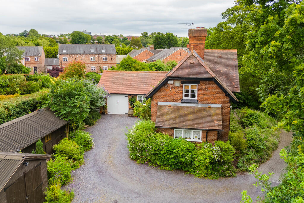The Chimneys, Sau...