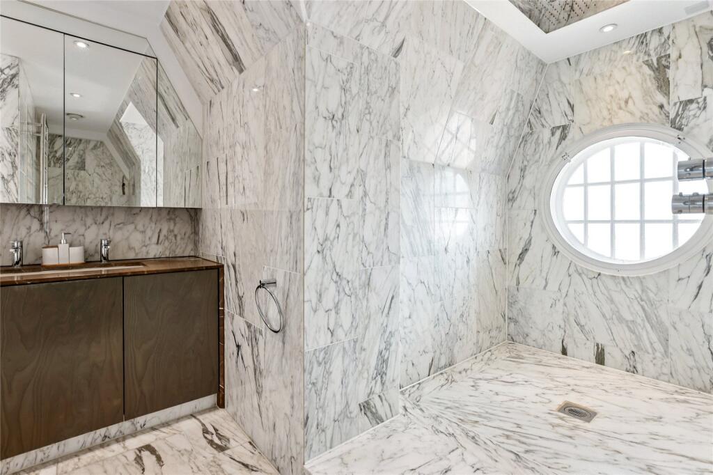 En Suite Bathroom