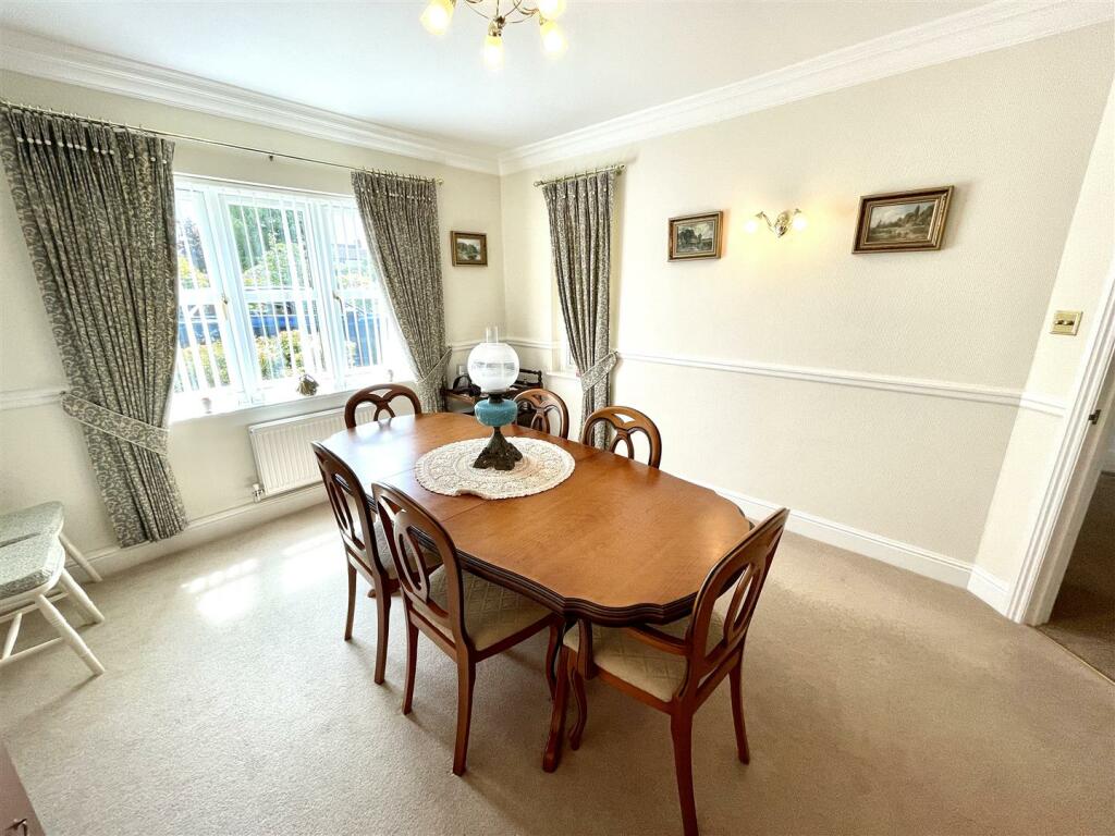 DINING ROOM.jpeg