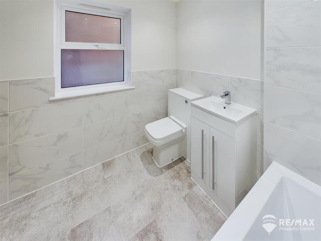 Bathroom (3).jpg