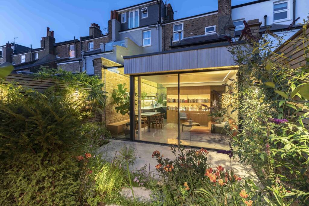 307213 - garden night2.jpg