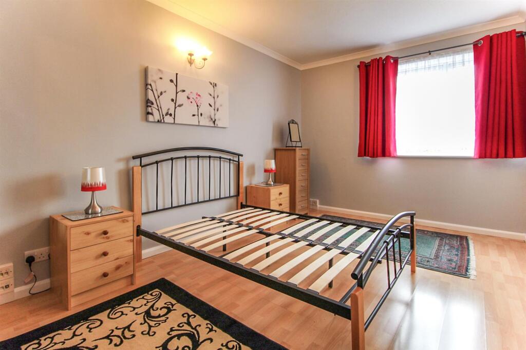 bed 1.jpg