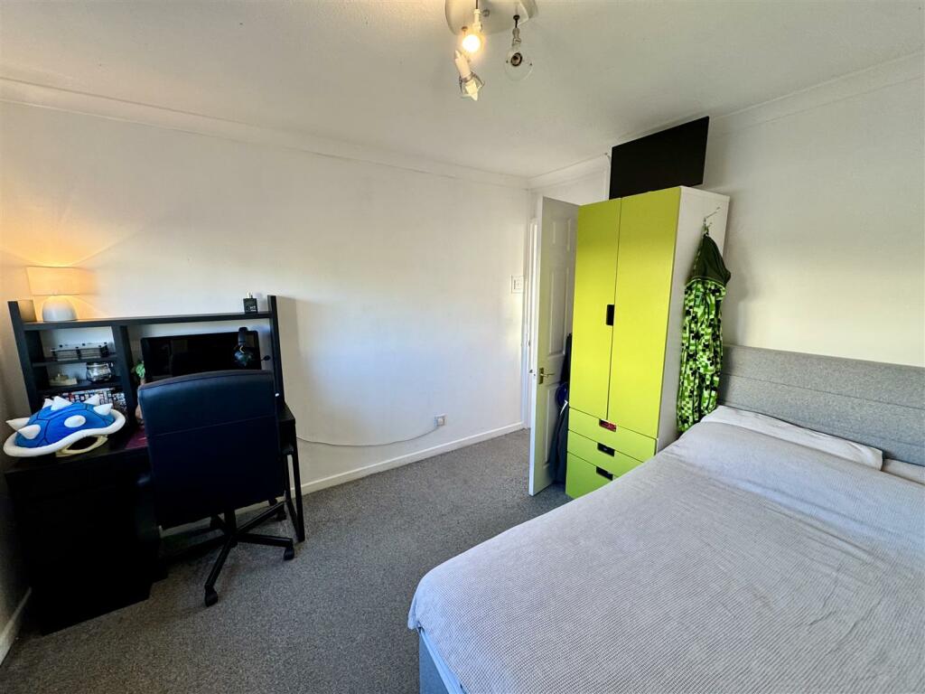 BEDROOM 2