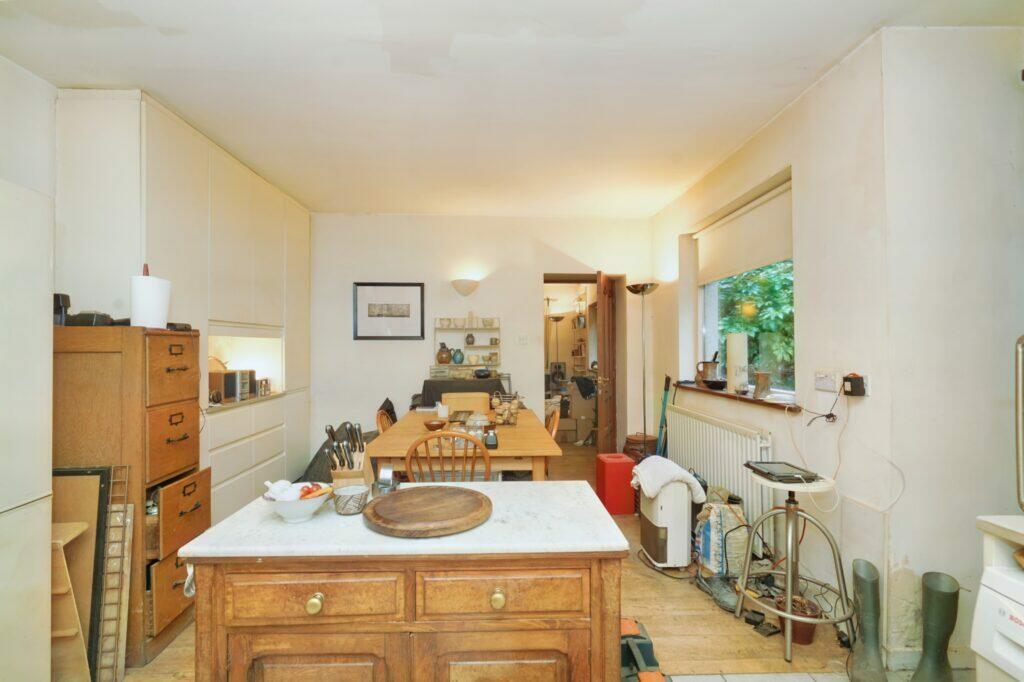67 Lees Road - Kitchen