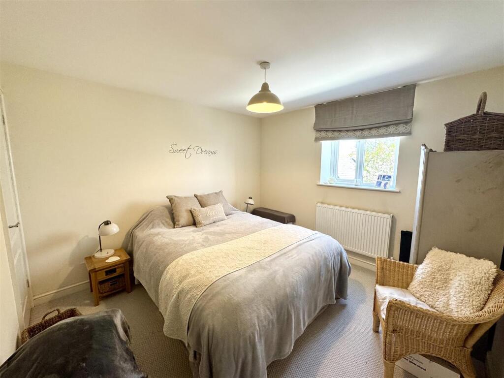 BEDROOM 4