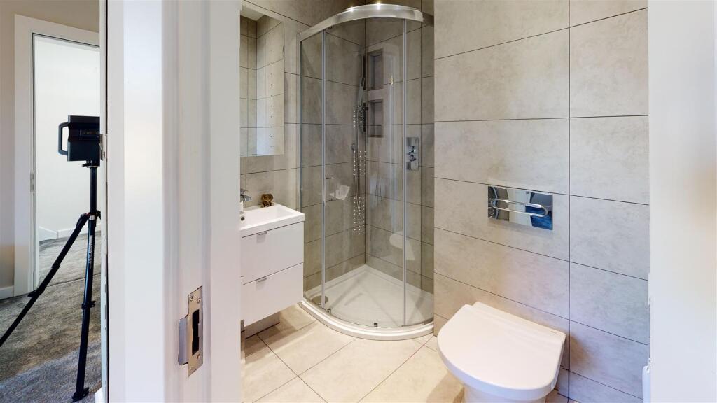 8. Lochaline-Street-Bathroom(4).jpg