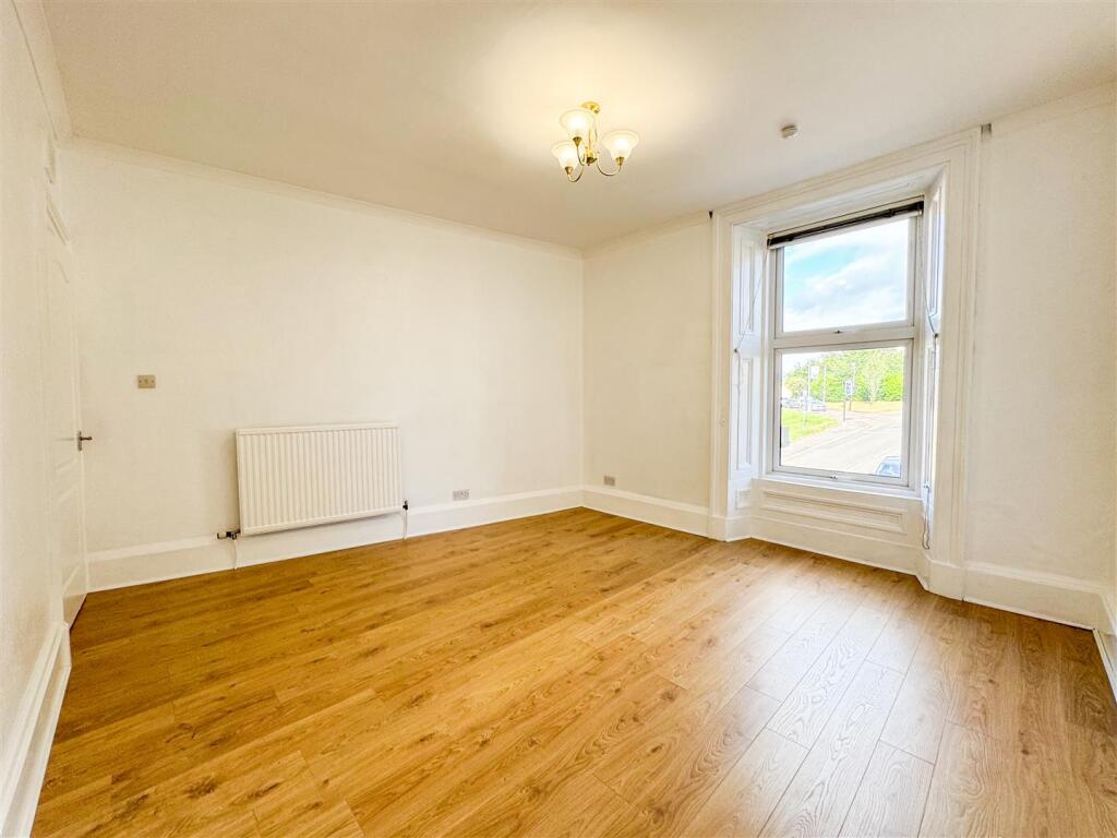 Sitting Room/Bedroom