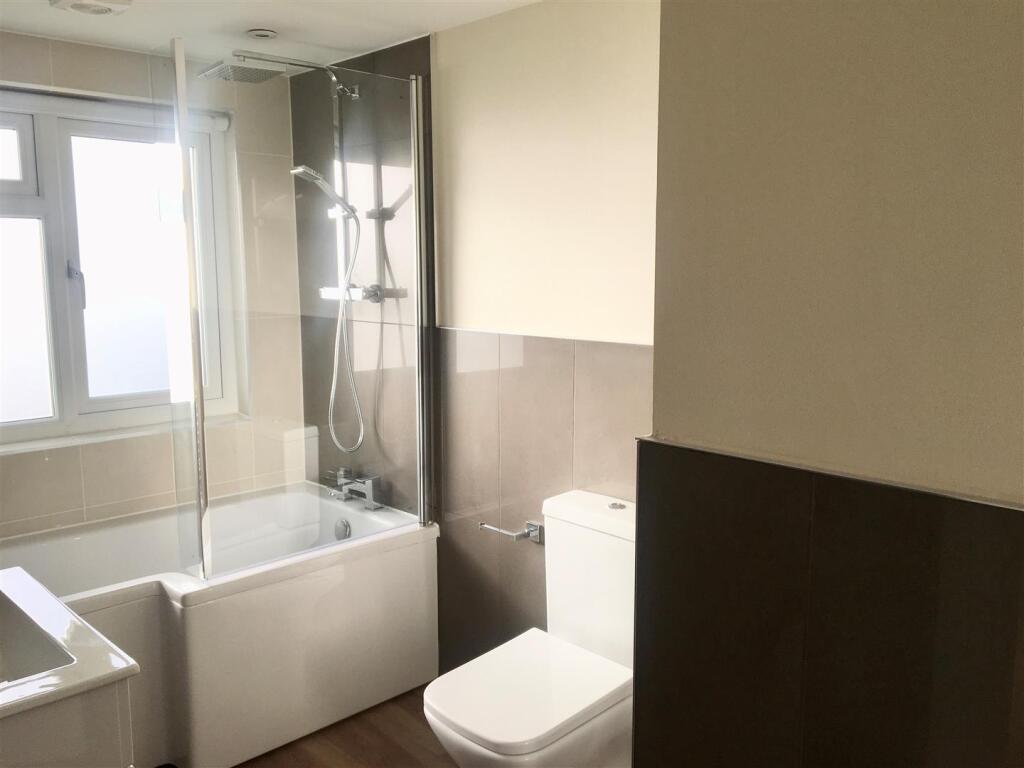 BATHROOM V3.jpg