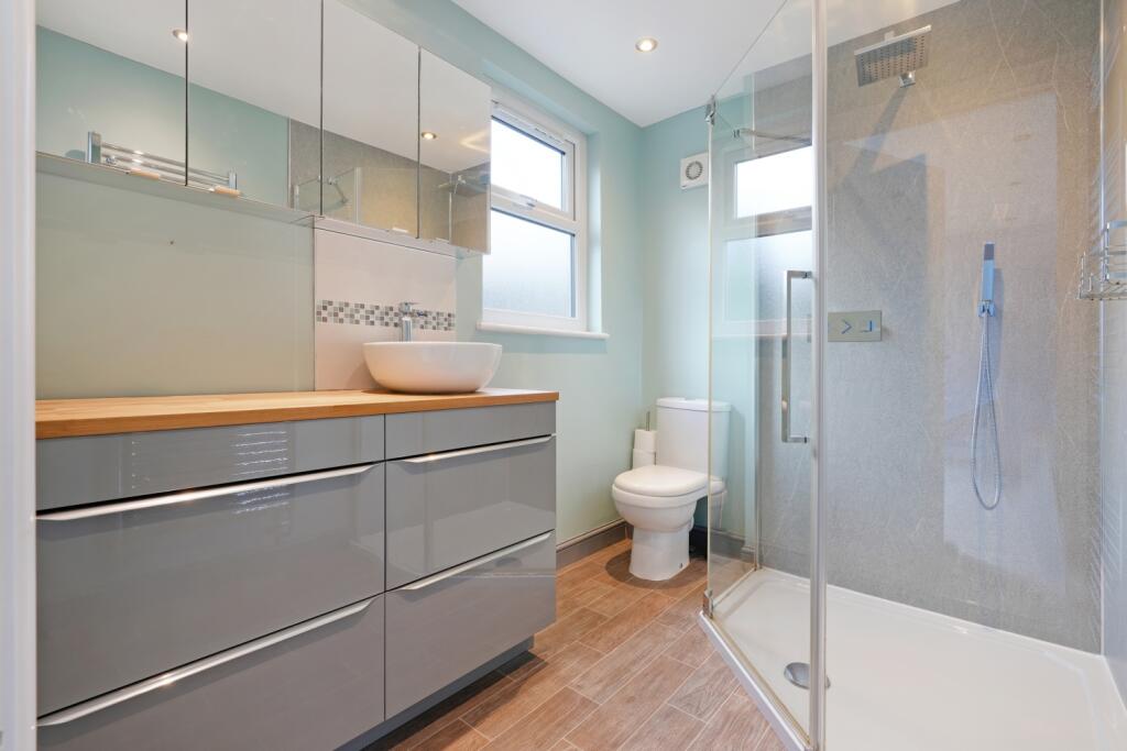 Principal bedroom EnSuite