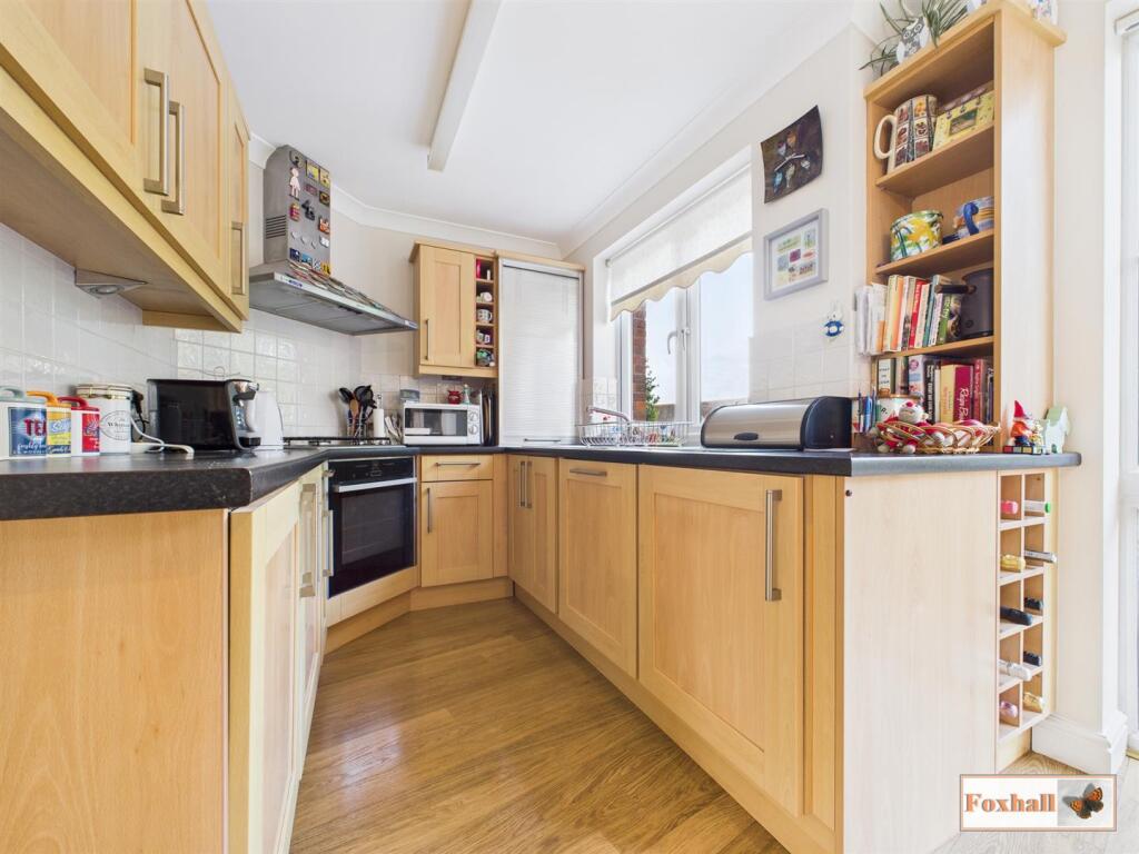 Kitchen / Dining Area