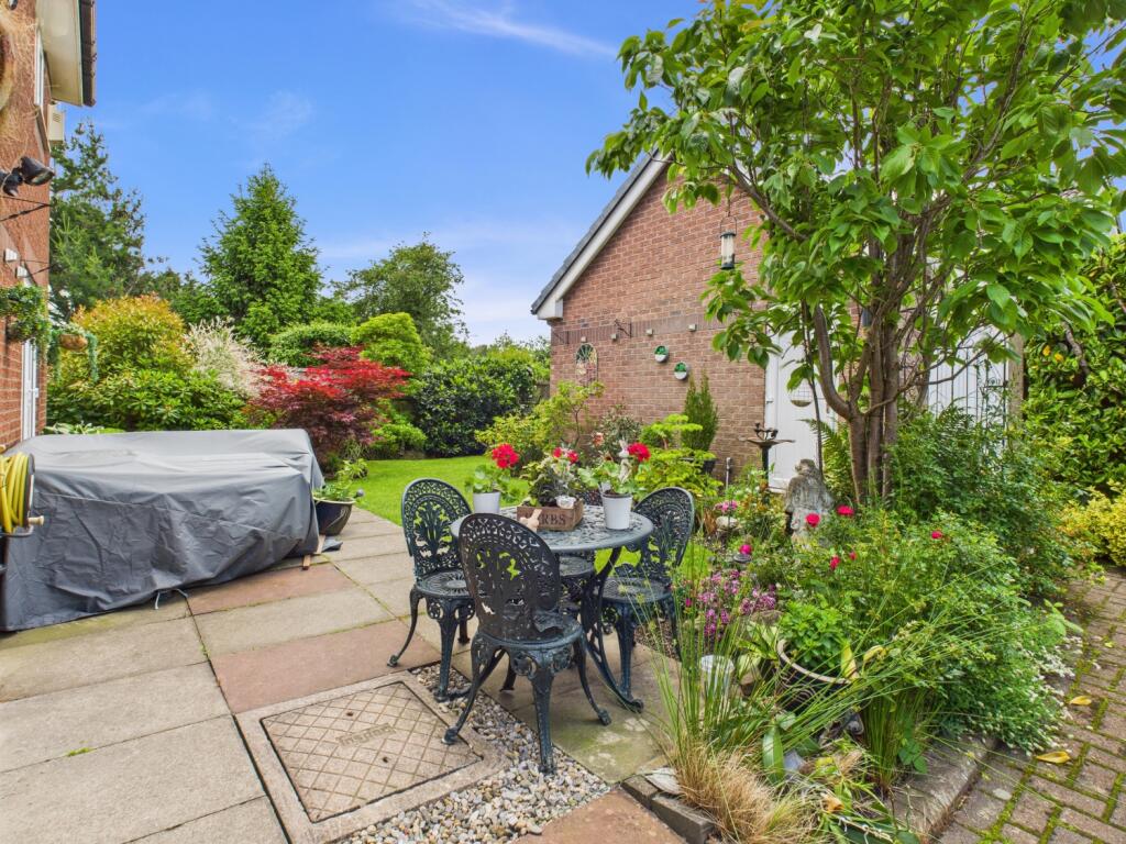 CAM03729G0-PR0056-STILL009