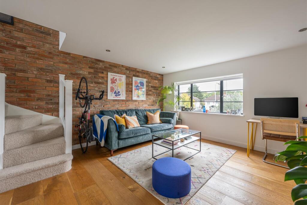 Russets Close E4