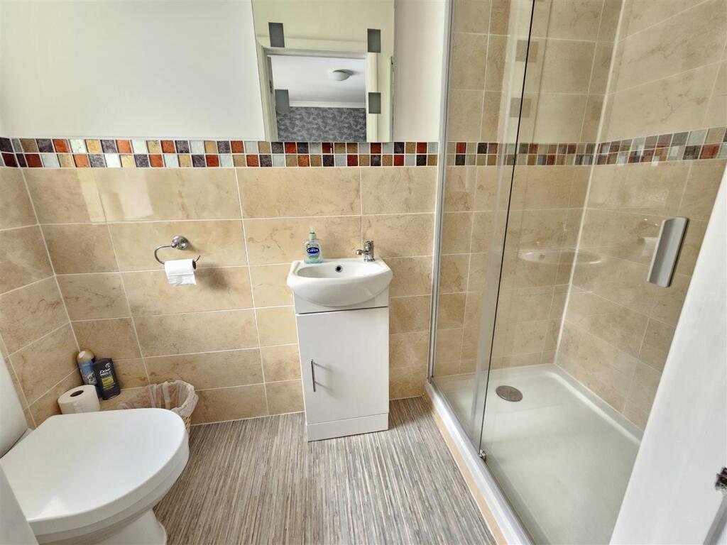 Bed 2 En Suite.jpg