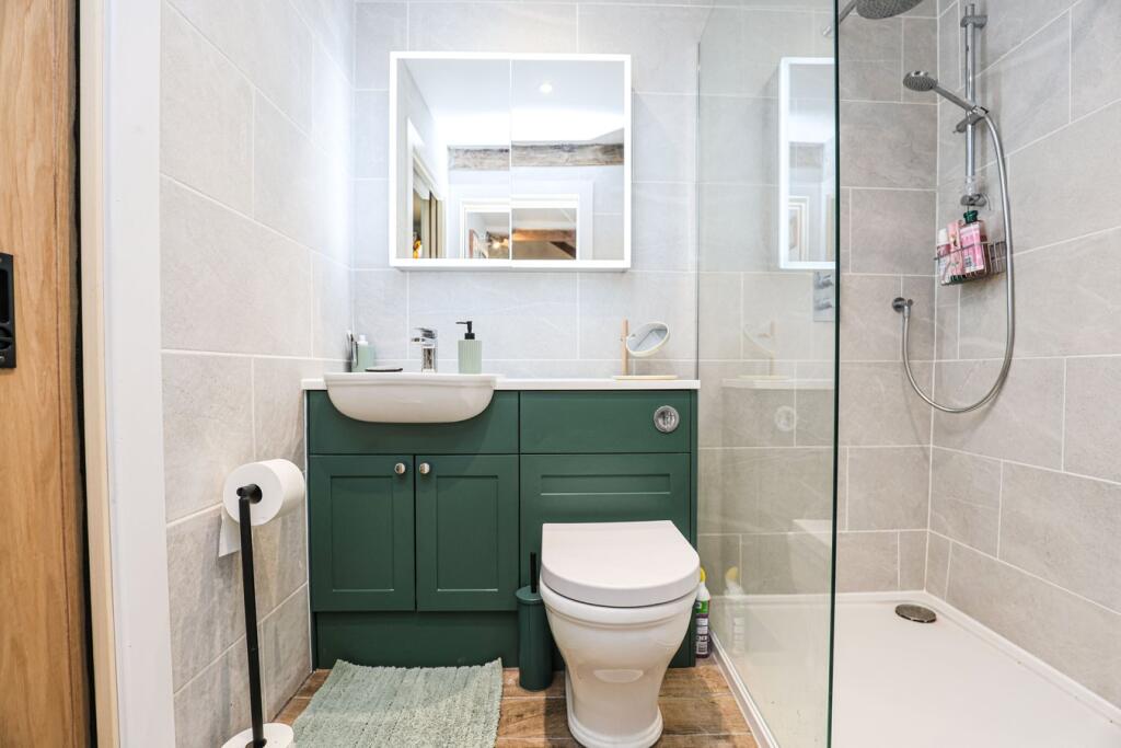 Jack &amp; Jill Shower Room