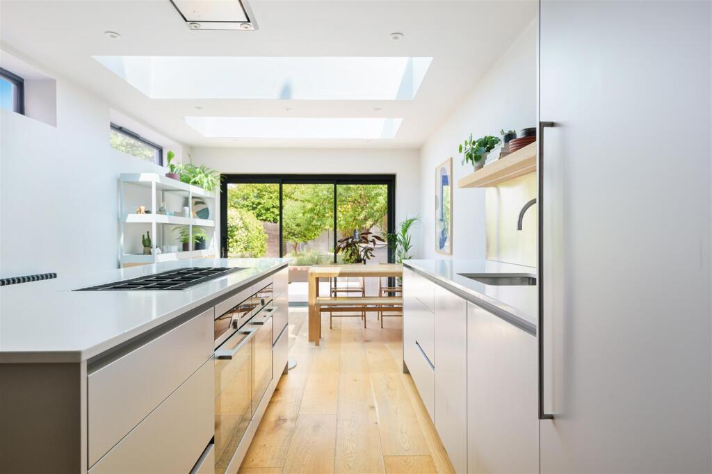 UPPER COURT ROAD,  (3).jpg