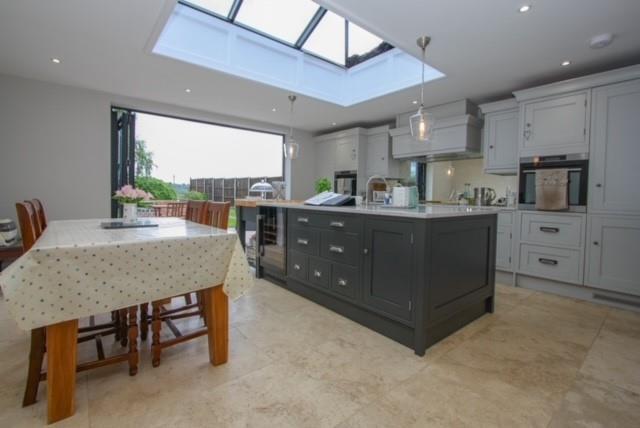 Kitchen 2.jpg
