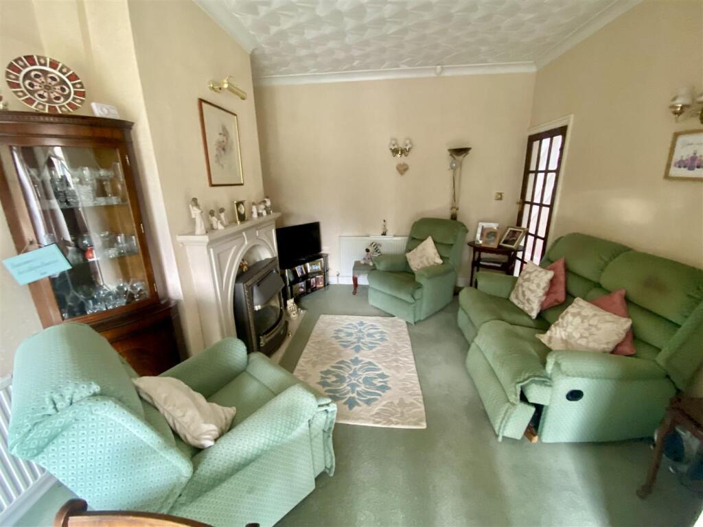 Bramleys Estate Agents - Glebe Gate - Thornhill (5