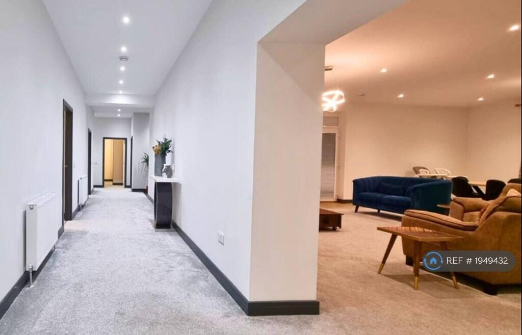 Hallway &amp; Living-Room