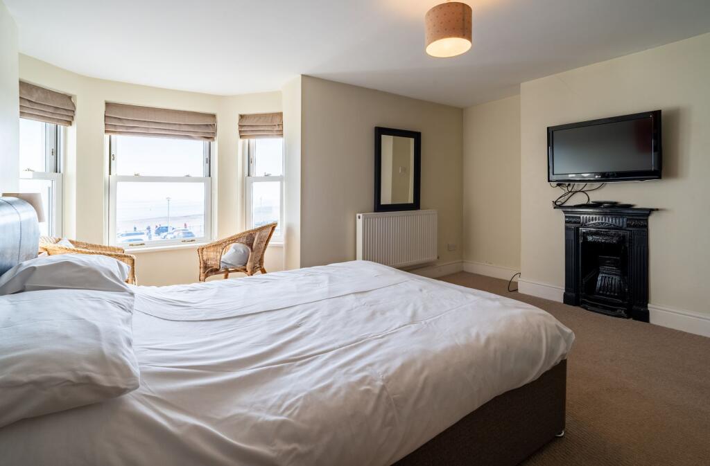 Master Bedroom 1 En Suite and Dressing room