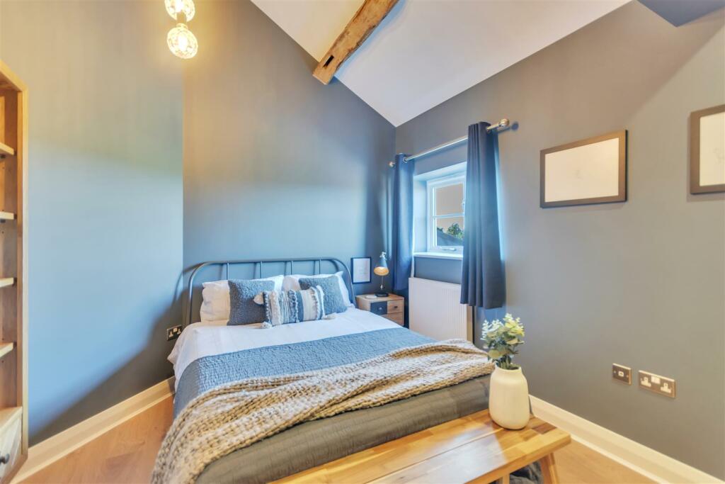 bed2.jpg