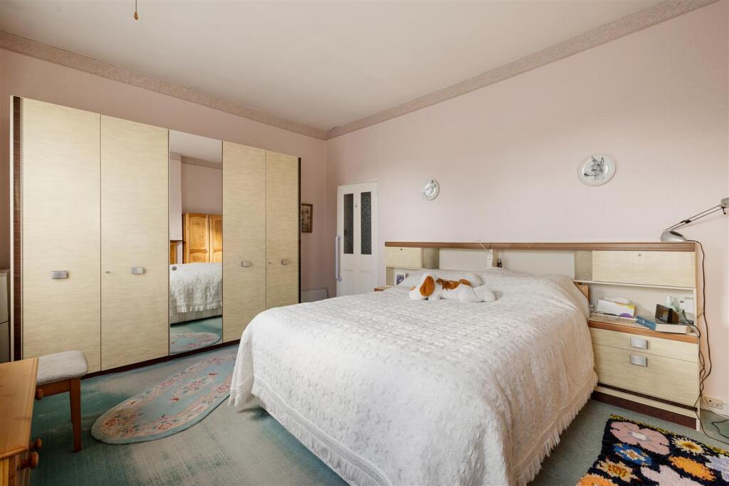 Chelmsford Road, E18