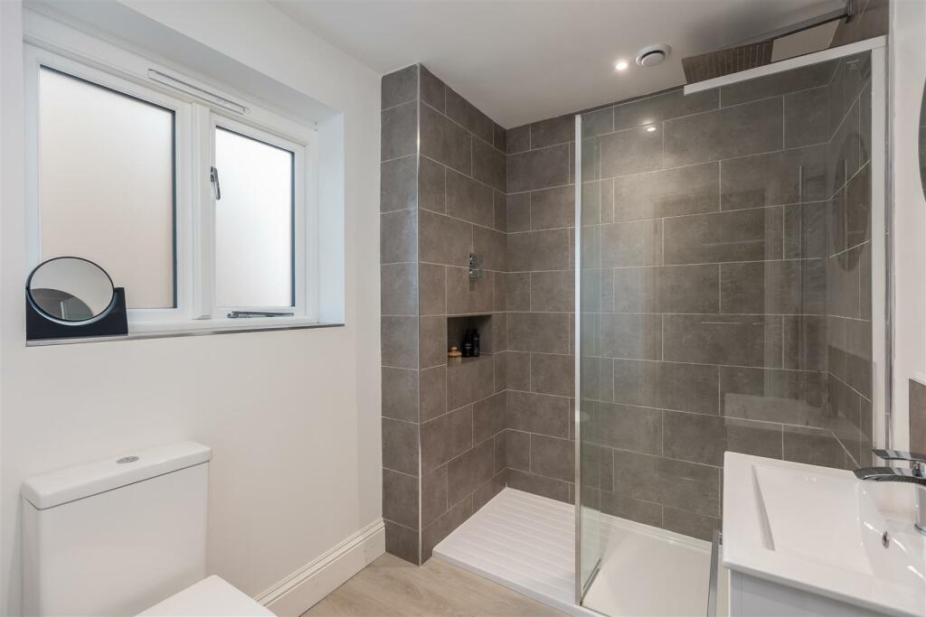Farmanby Close 61 Bedroom 1-4.jpg
