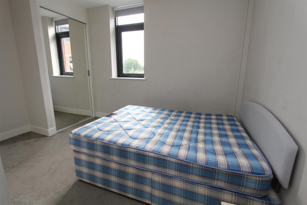 Bed2.JPG