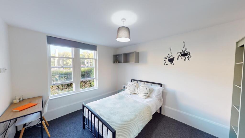 Flat-6-Piccadilly-Place-Bedroom-1 1.jpg