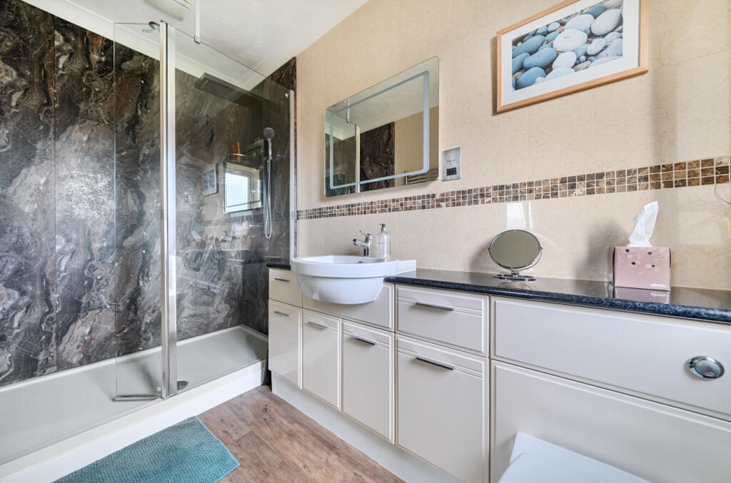 1375195-12-690c80...