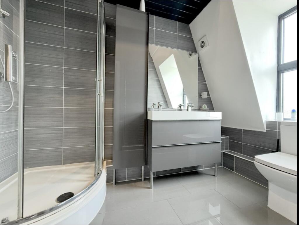 En-suite Bathroom