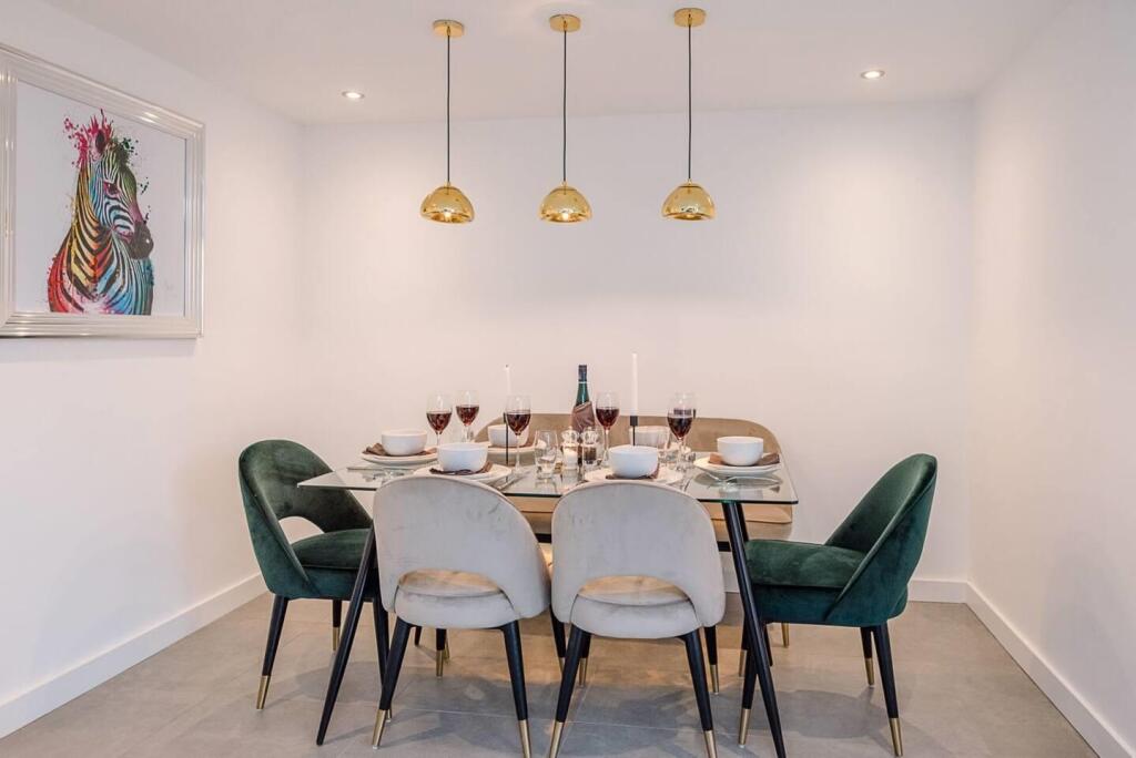 Corner Cottage Dining room.jpeg