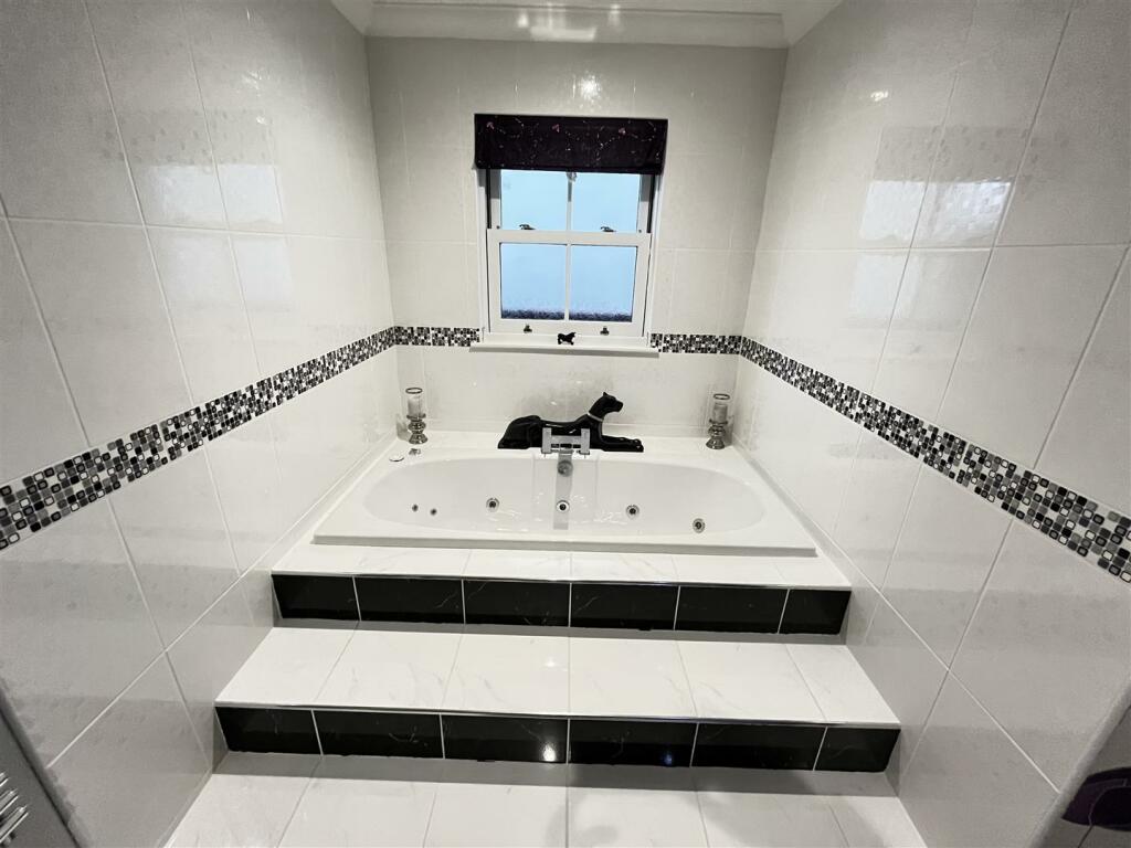 main bath 2.JPG