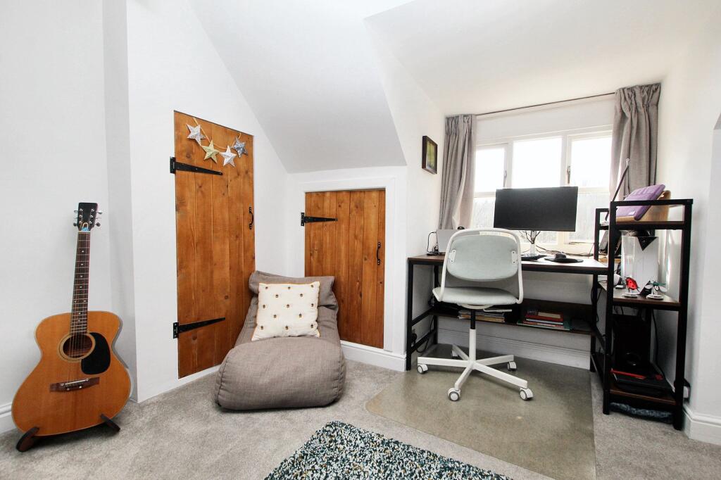 Bedroom / Cinema Room