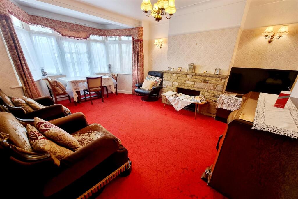 REAR RECEPTION ROOM: