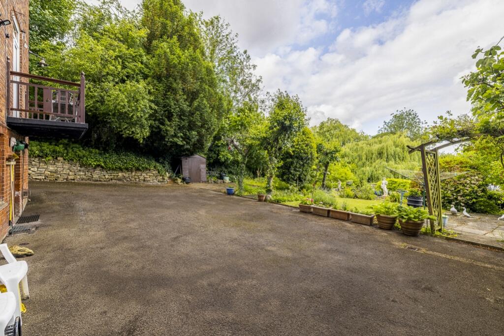 2 Cross O'Cliff Hill (Lincoln)-12