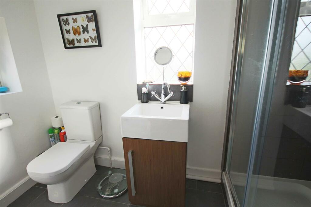 Family Shower Room/WC