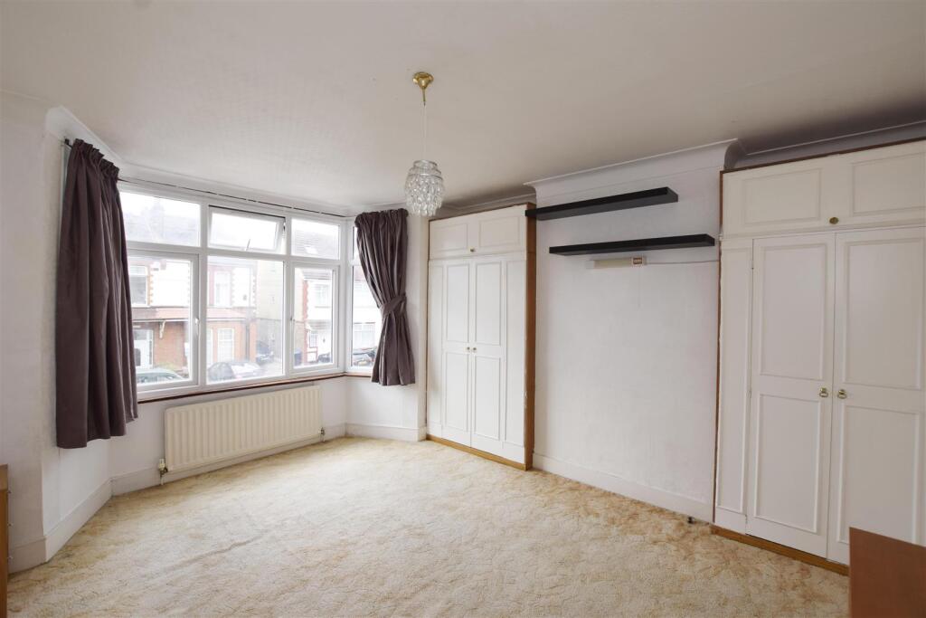 Bedroom 1 copy.jpg