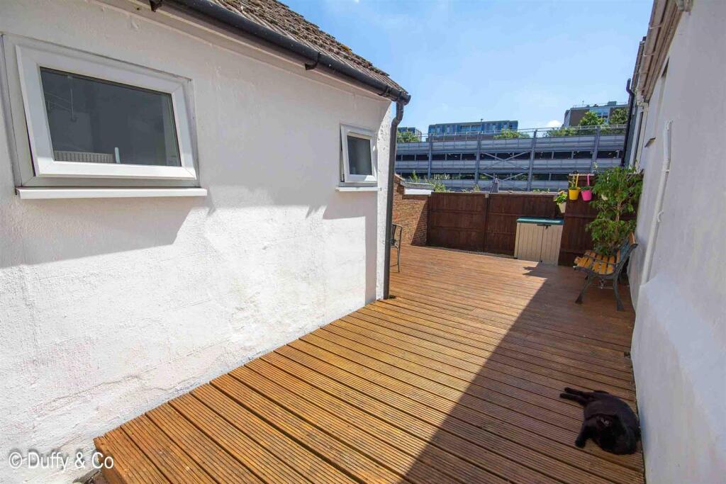 15BR25 (4 of 18).JPG