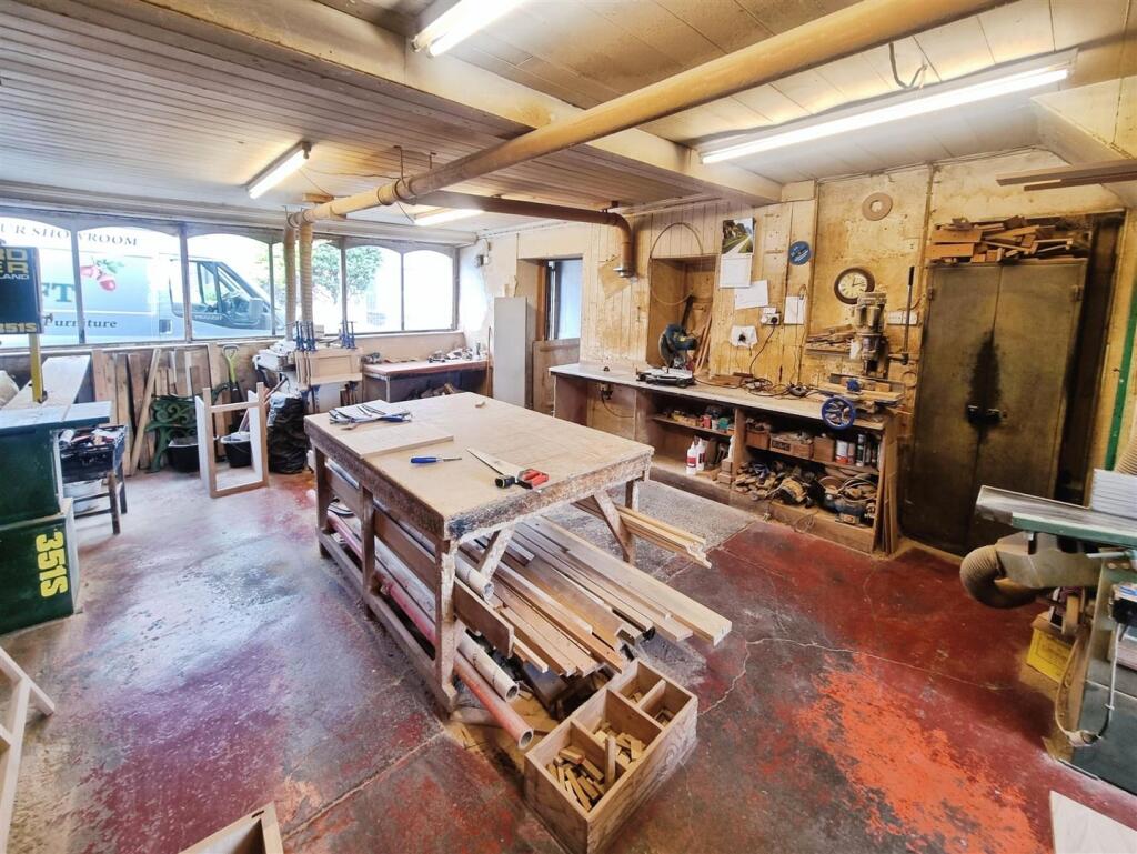 a1ee35c0-image005 20 282 29.jpg