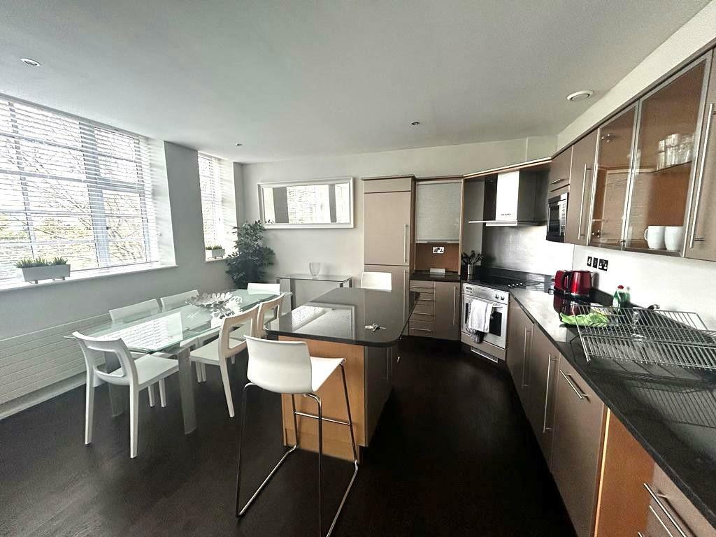 Kitchen (2).jpg