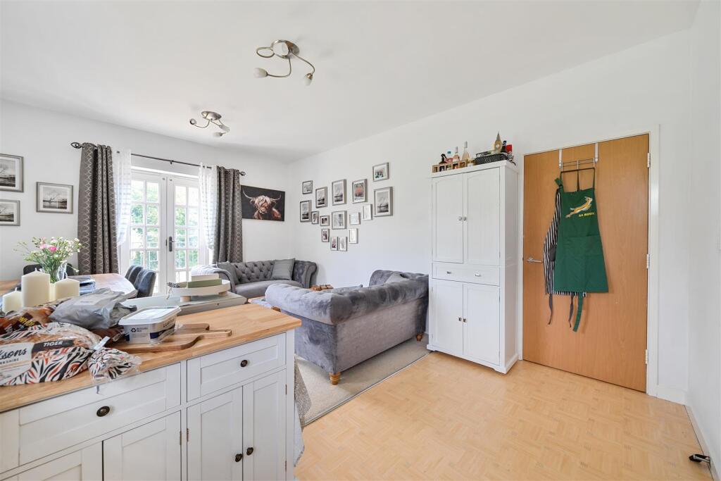 73 Reffield Close, Towcester (13).jpg