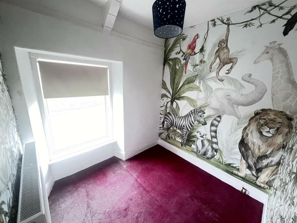 BEDROOM 2