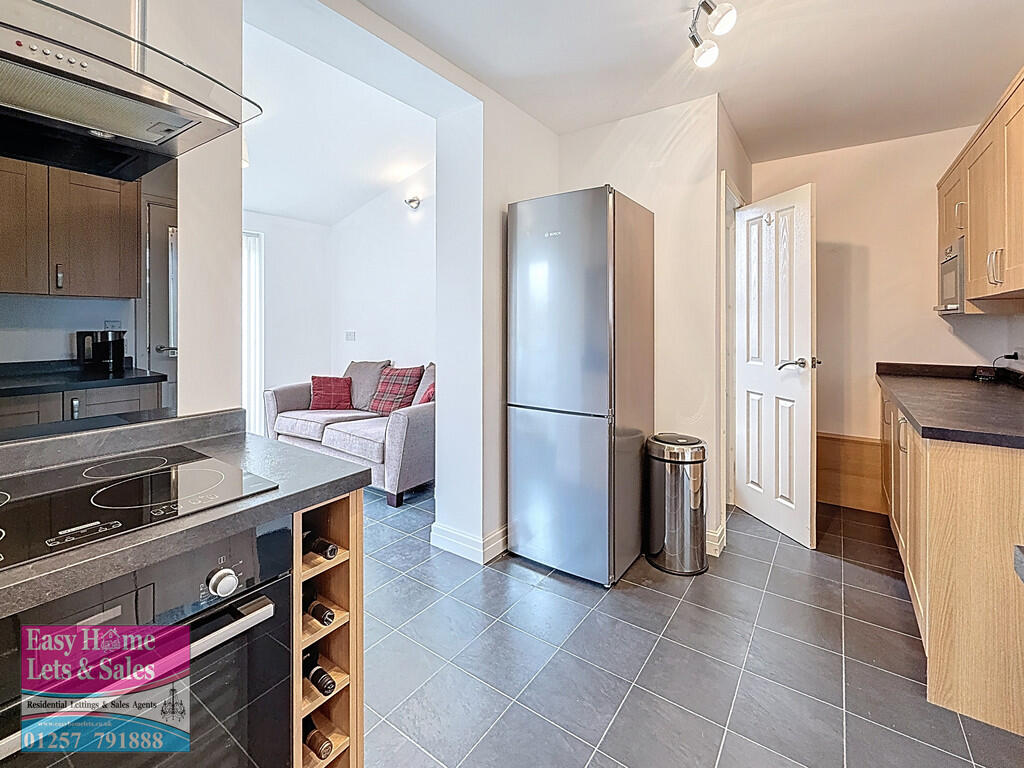 Kitchen/Living Sp...