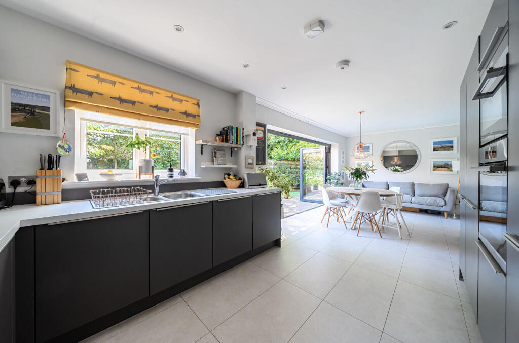 1290541-19-682ada...