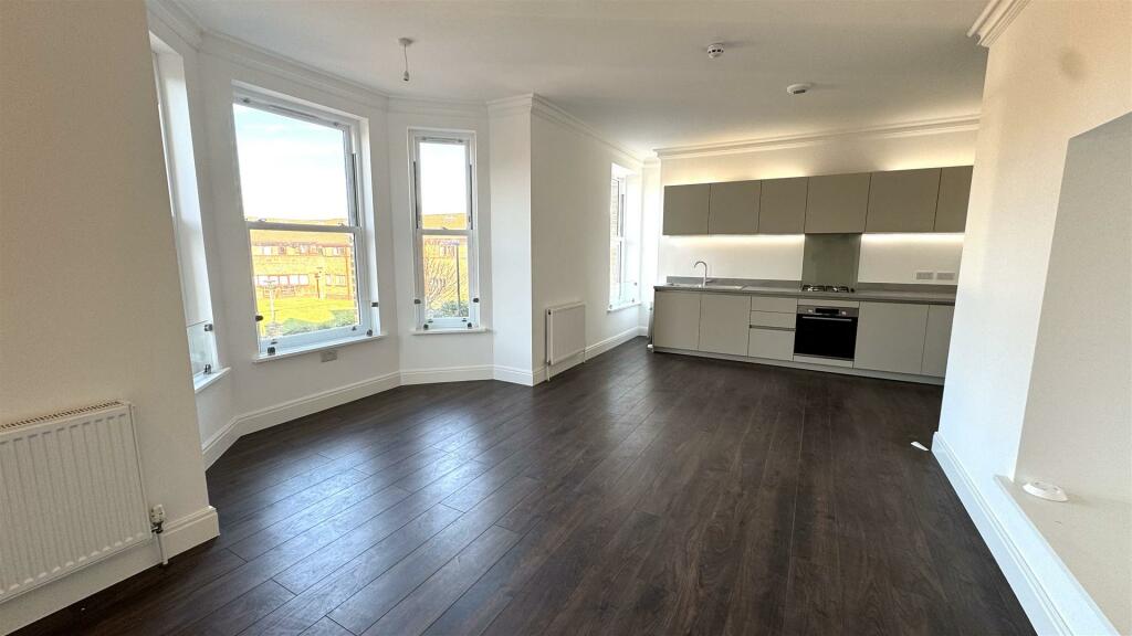 Kitchen 1.jpg