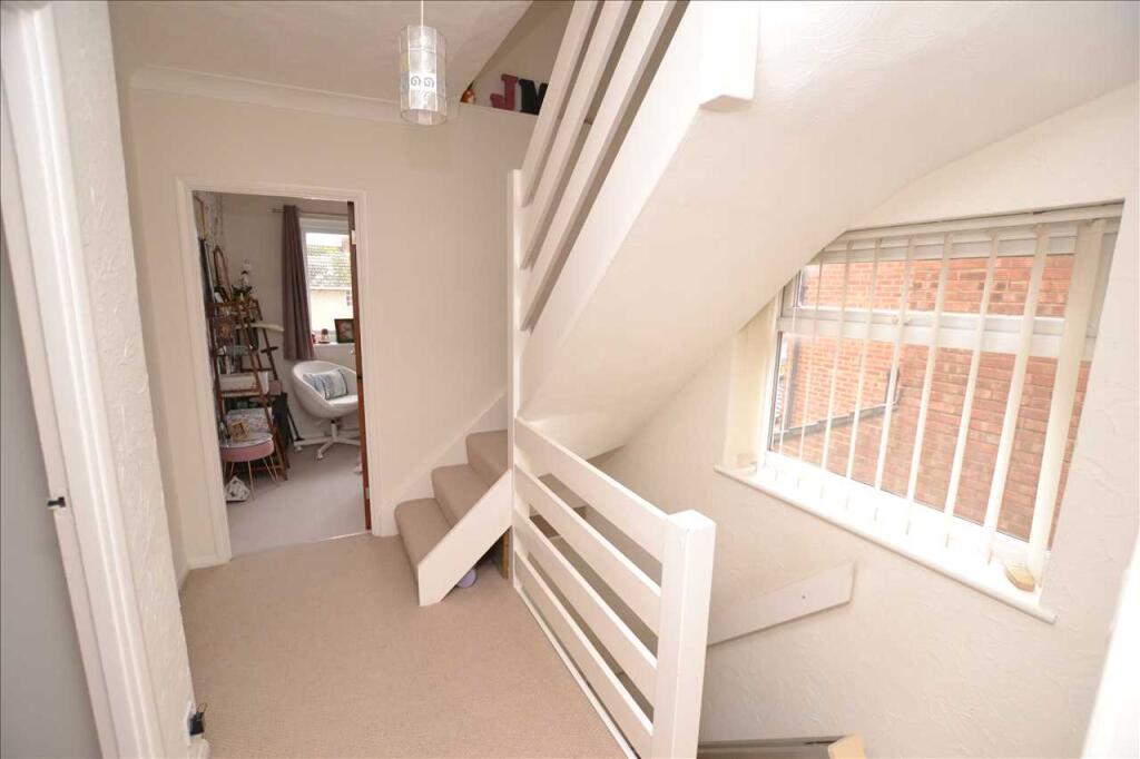 FIRST FLOOR LANDING