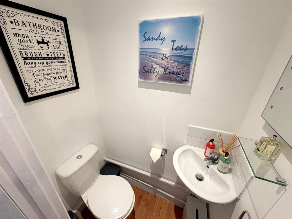 En-suite Cloakroom